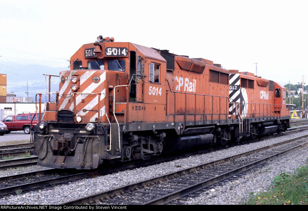 CP Rail GP35's #5015 and #5017